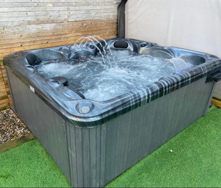 No40Barmouth-Modern,Spacious&Hot Tub Exterior foto